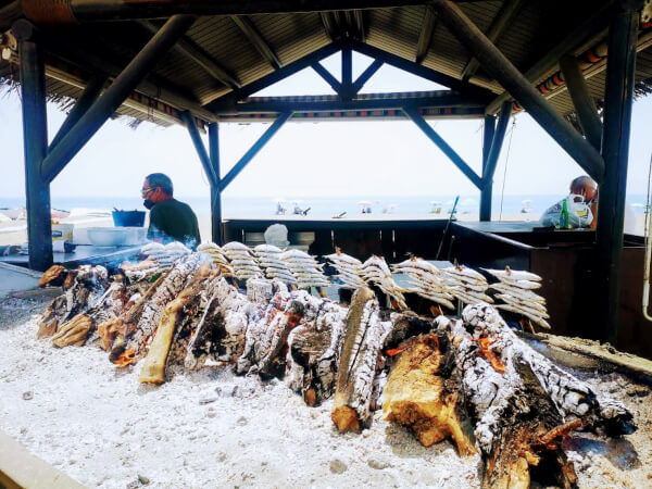 マラガ名物イワシの炭火焼エスペト