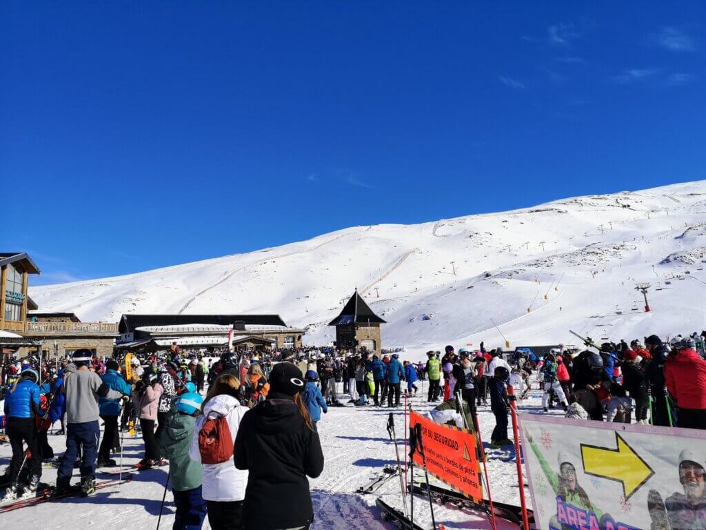 シエラネバタがスペインのスキー場として人気な理由: シエラネバタの設備やアクセスが良い