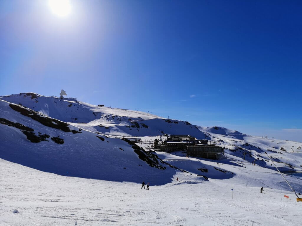 シエラネバタがスペインのスキー場として人気な理由: 気候がいい！